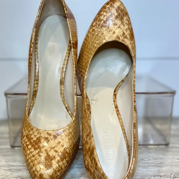 Nine West Snake Skin 4" pumps, size 8.5M - Picture 3 of 4